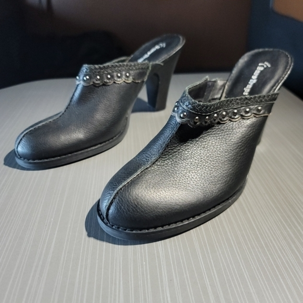Baretraps "Expert"‎ Black Leather Mules Women's 10M NWOT Condition.